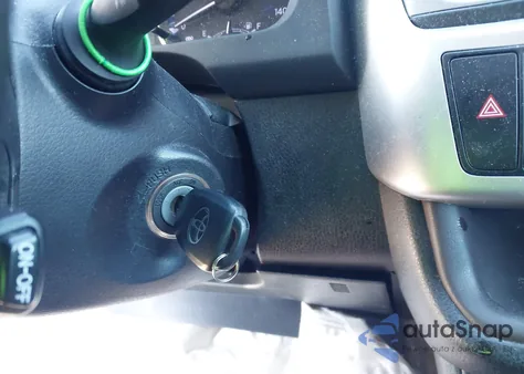 2018 Toyota Highlander Le z USA, uszkodzony, nr VIN 5TDZARFH3JS038312